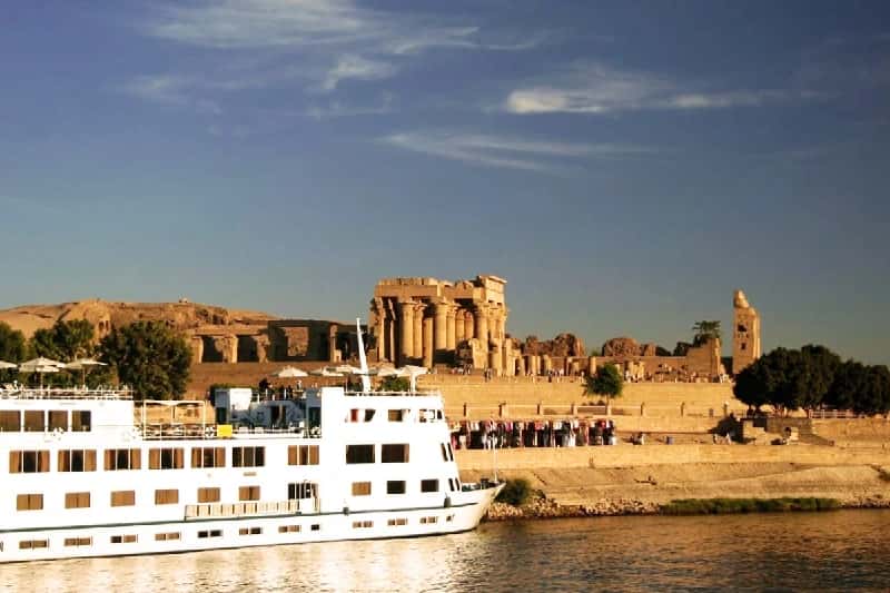 crocieraa bordo della crociera movenpick prince abbas, crociera lago nasser crocieraa bordo della crociera movenpick prince abbas, crociera lago nasser