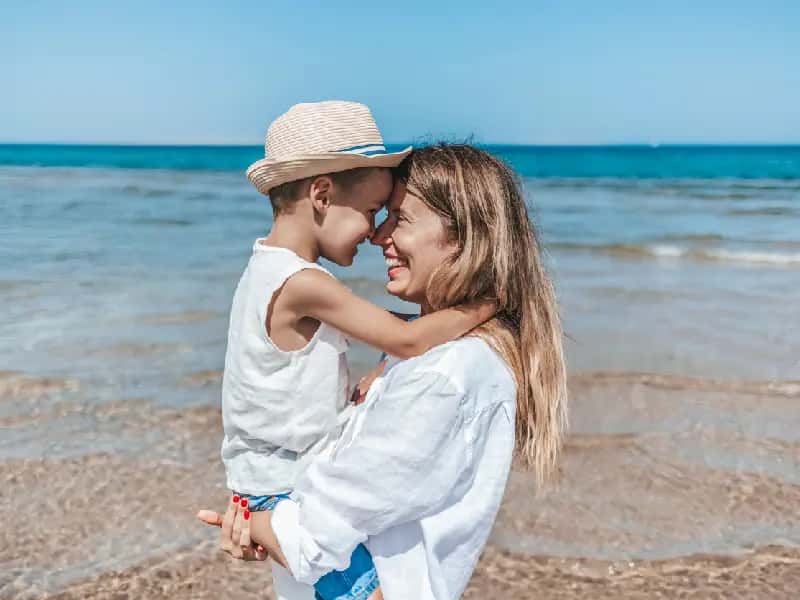 madre e figlio a Hurghada, egitto a pasqua madre e figlio a Hurghada, egitto a pasqua