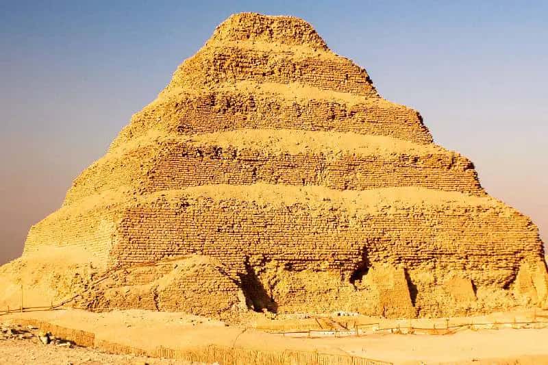 la piramidi di saqqara, andare in egitto ad agosto la piramidi di saqqara, andare in egitto ad agosto