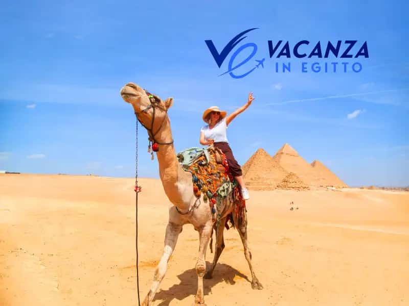 Donna e uomo a luxor, crociera sul nilo e piramidi Donna e uomo a luxor, crociera sul nilo e piramidi