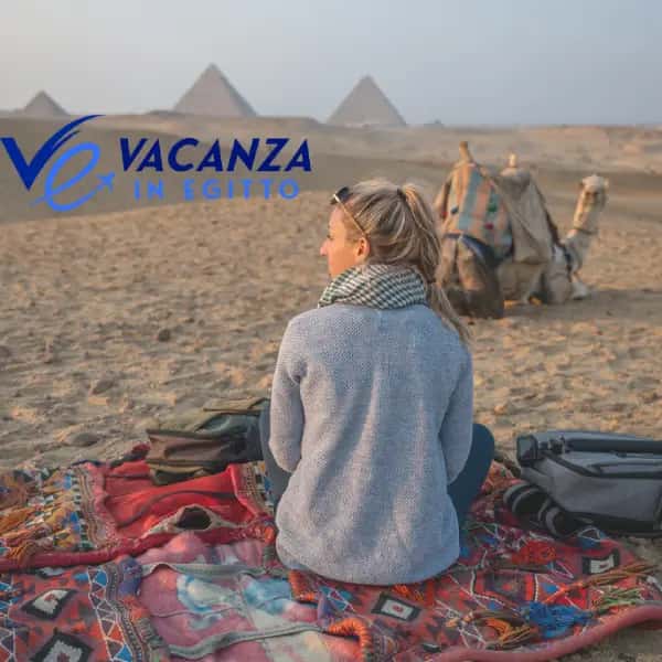 Donna che scatta selfie, Offerte Egitto Pasqua Donna che scatta selfie, Offerte Egitto Pasqua