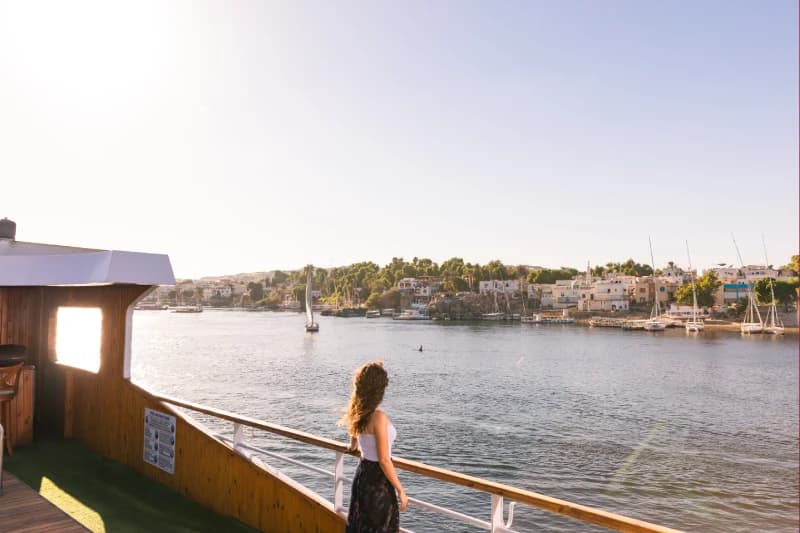 una donna a bordo di dahabeya nuut, Crociera sul nilo lusso una donna a bordo di dahabeya nuut, Crociera sul nilo lusso