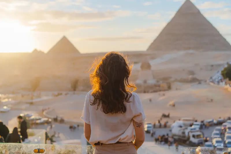 donna nelle piramidi, egitto pasqua donna nelle piramidi, egitto pasqua