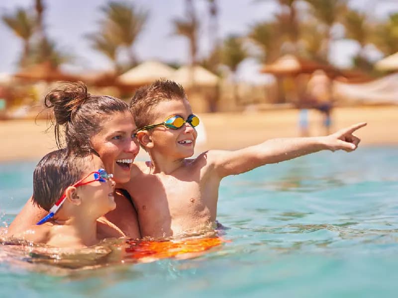 Famiglia a hurghda, egitto a pasqua Famiglia a hurghda, egitto a pasqua